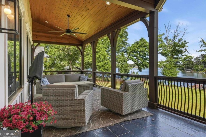 JAW DROPPING FARMHOUSE HOME ON LAKE SINCLAIR!! This one is - photo 26