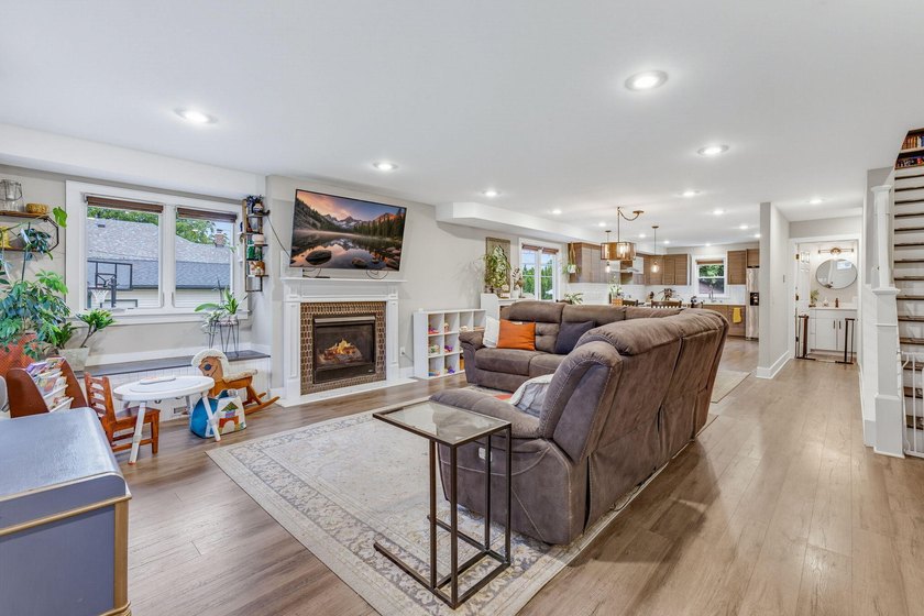 Exceptional 3BR, 2.5BA home built in 2020, offering the perfect - photo 8