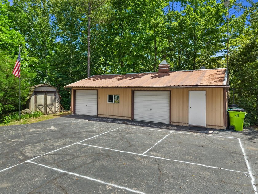 Unique property tucked away on a private wooded lot in a quiet - photo 4