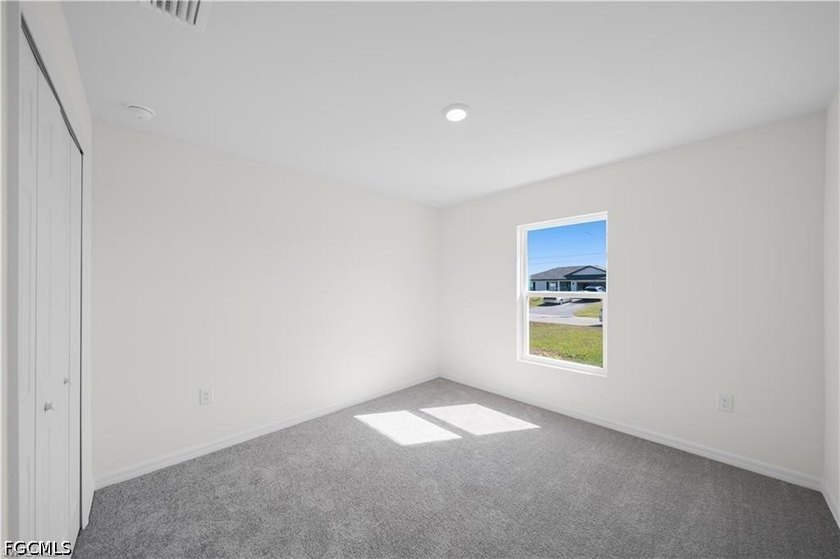 Welcome to this cozy and well-maintained single-family home - photo 11