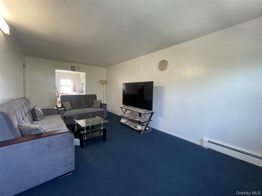 Lovely, sunny, two-family house. Close to supermarket, school - photo 11