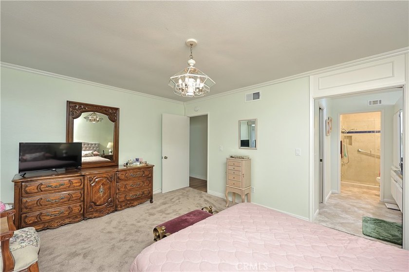 END UNIT... SINGLE STORY... 3 Bedroom, 2 bath home in the - photo 18