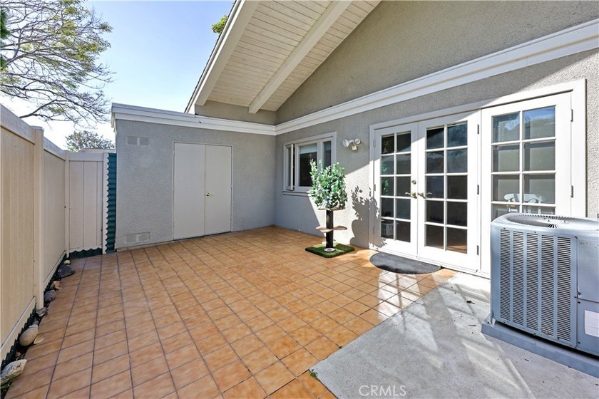 END UNIT... SINGLE STORY... 3 Bedroom, 2 bath home in the - photo 25