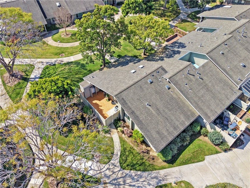 END UNIT... SINGLE STORY... 3 Bedroom, 2 bath home in the - photo 28