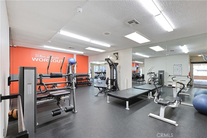 END UNIT... SINGLE STORY... 3 Bedroom, 2 bath home in the - photo 34