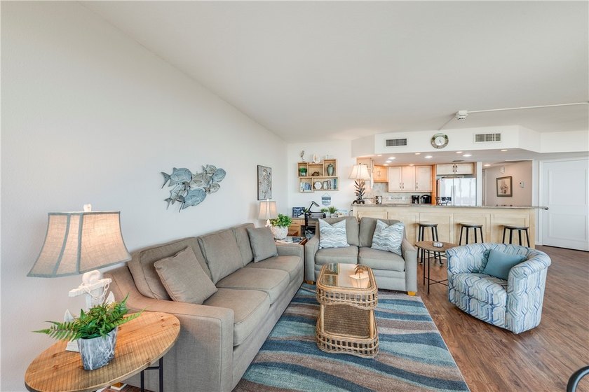 Welcome to The Sandpiper, where beachfront luxury meets - photo 6