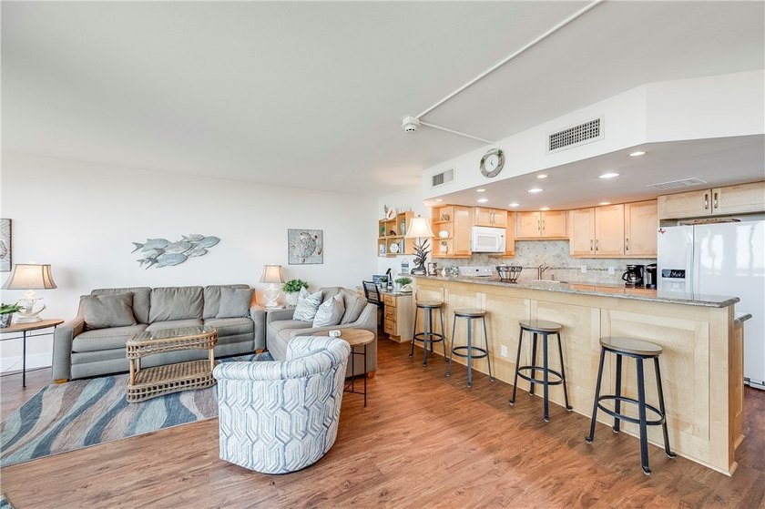 Welcome to The Sandpiper, where beachfront luxury meets - photo 8
