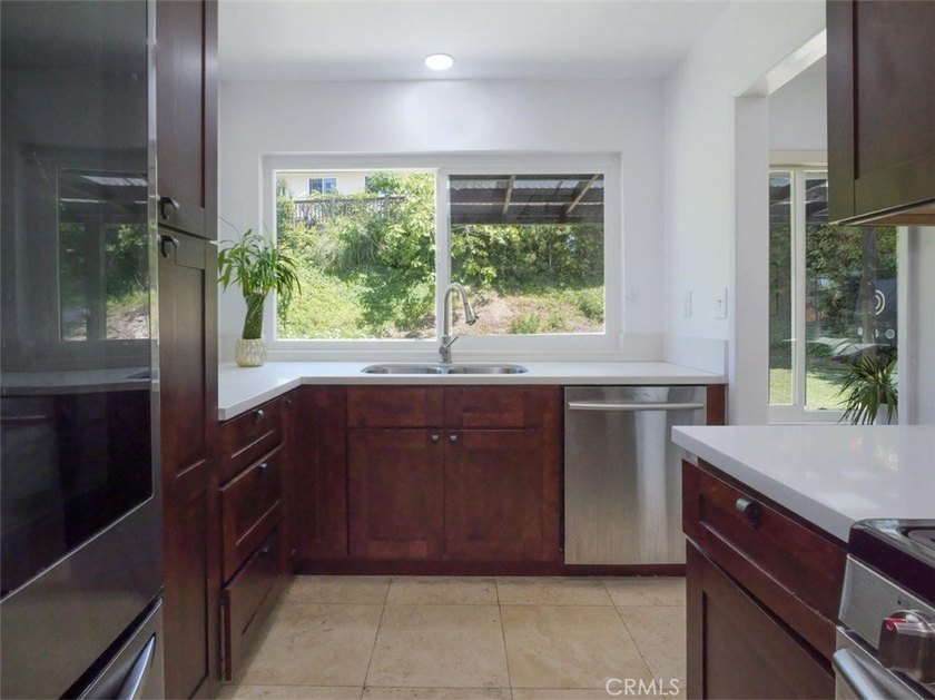 Nestled on a quiet street at the heart of the Palos Verdes - photo 14