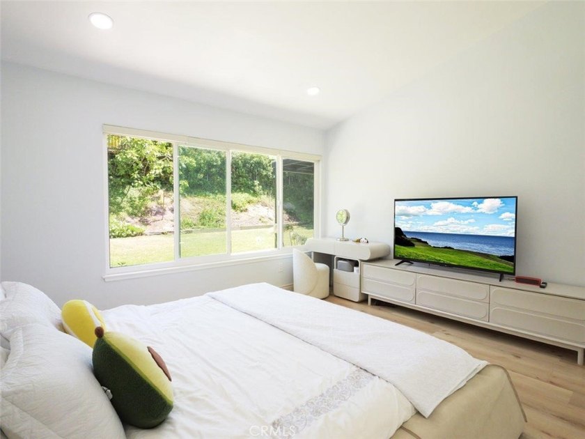 Nestled on a quiet street at the heart of the Palos Verdes - photo 18