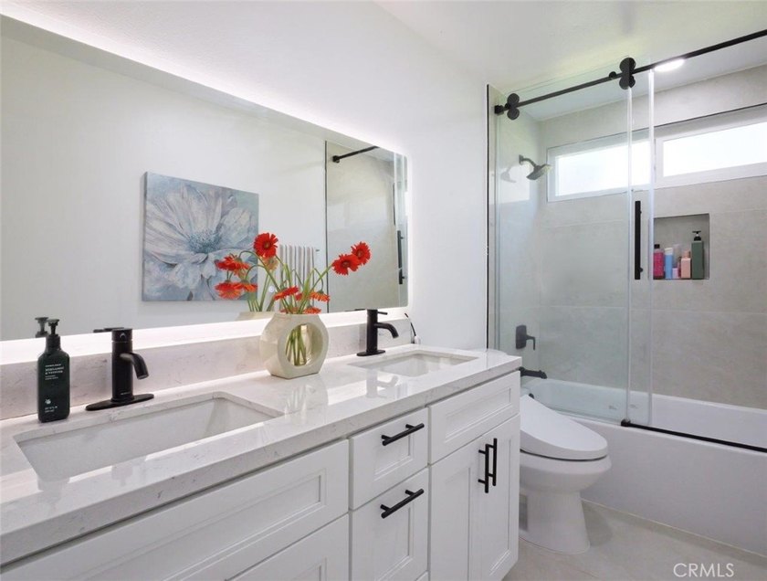 Nestled on a quiet street at the heart of the Palos Verdes - photo 19
