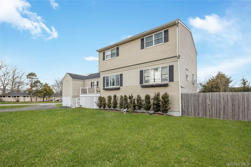 Amityville South. Raised after Sandy! All Renovated 3Bedroom, 2 - photo 2