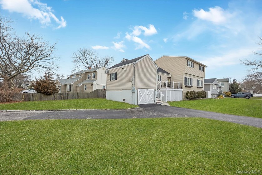 Amityville South. Raised after Sandy! All Renovated 3Bedroom, 2 - photo 3