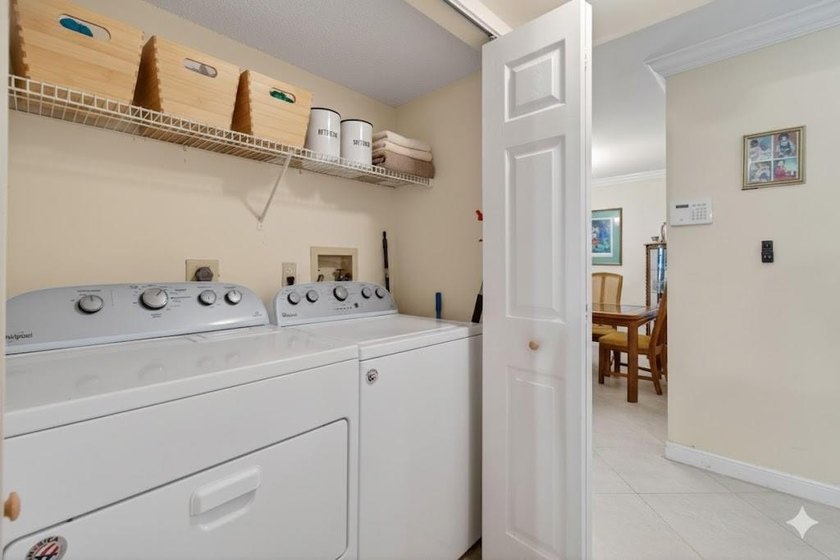 Light, bright &amp; beautifully updated 2/2 villa in the desirable - photo 31
