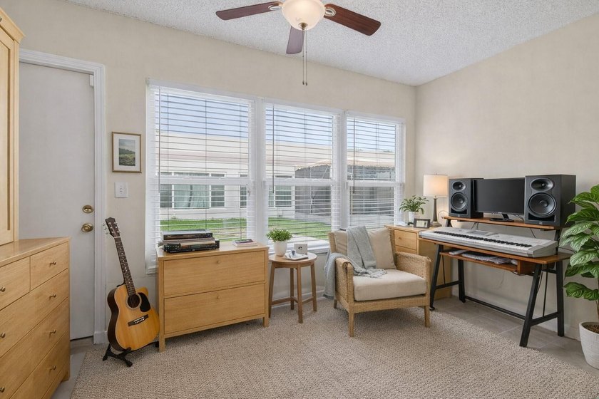 Light, bright &amp; beautifully updated 2/2 villa in the desirable - photo 32