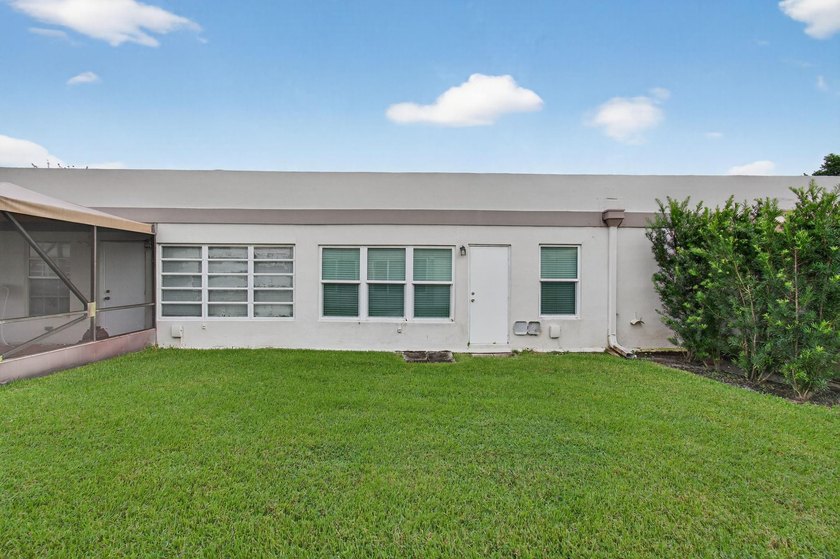 Light, bright &amp; beautifully updated 2/2 villa in the desirable - photo 35