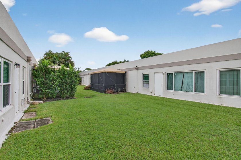 Light, bright &amp; beautifully updated 2/2 villa in the desirable - photo 36