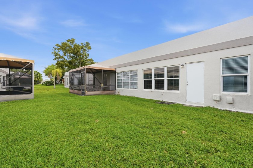 Light, bright &amp; beautifully updated 2/2 villa in the desirable - photo 37
