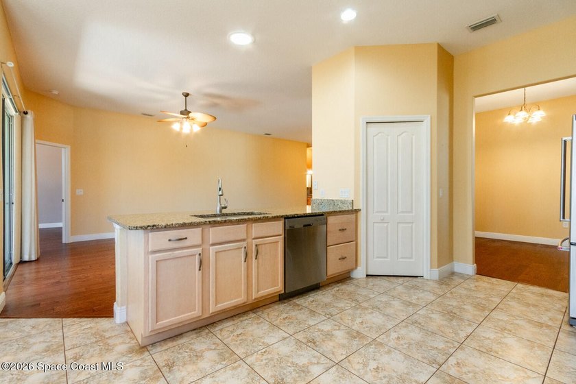 Beautifully upgraded 3BR/2BA home with 1,725 living sq ft (2,500 - photo 9