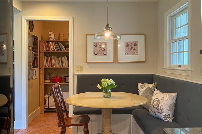Welcome to the desirable Slate Hill Farm neighborhood. This - photo 13