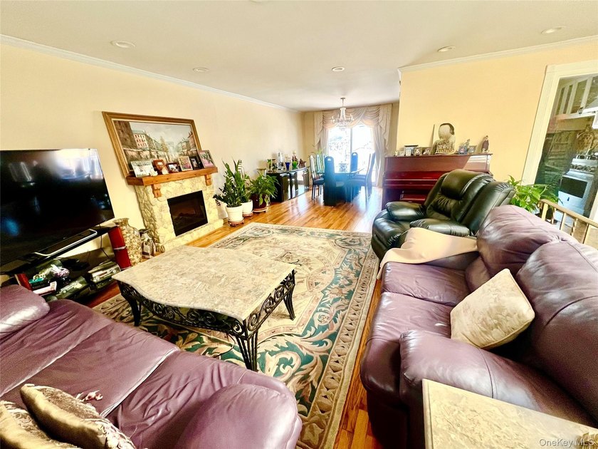 Fully updated Hi-Ranch with 4 bedrooms and 3 full bathrooms - photo 3