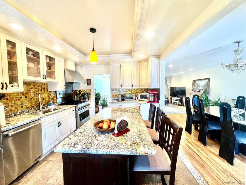 Fully updated Hi-Ranch with 4 bedrooms and 3 full bathrooms - photo 4