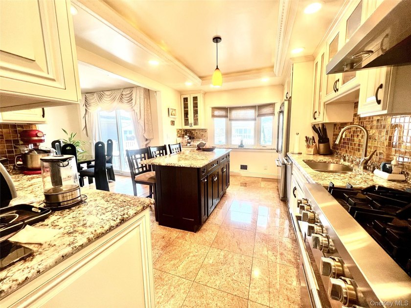 Fully updated Hi-Ranch with 4 bedrooms and 3 full bathrooms - photo 5