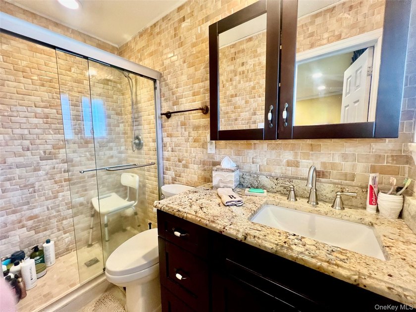 Fully updated Hi-Ranch with 4 bedrooms and 3 full bathrooms - photo 9