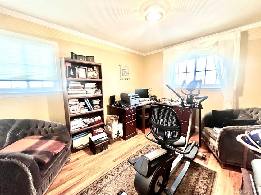 Fully updated Hi-Ranch with 4 bedrooms and 3 full bathrooms - photo 10