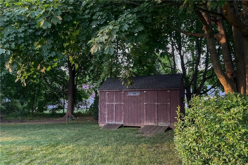 Welcome to the desirable Slate Hill Farm neighborhood. This - photo 48