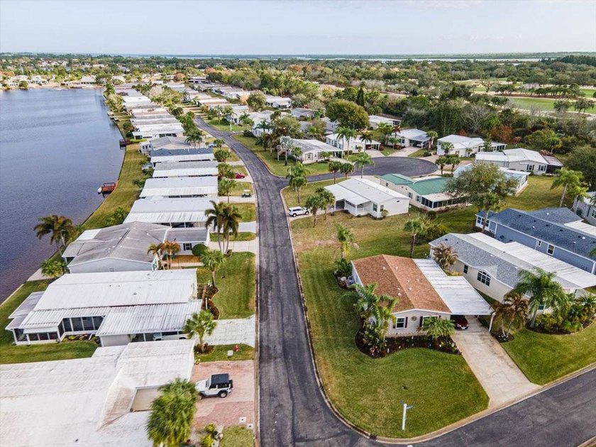 ACTIVE 55+ COMMUNITY - Fully furnished home situated on a - photo 3