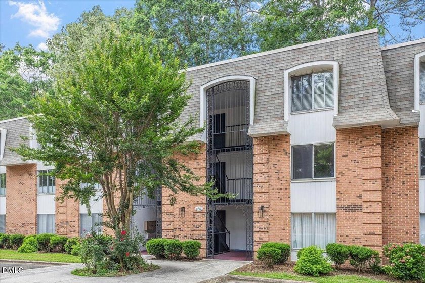 **Croasdaile Condo Opportunity with Golf Course Views** Enjoy - photo 5
