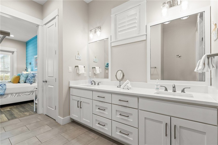Welcome to this beautifully designed Fireside Park Cottage in - photo 7
