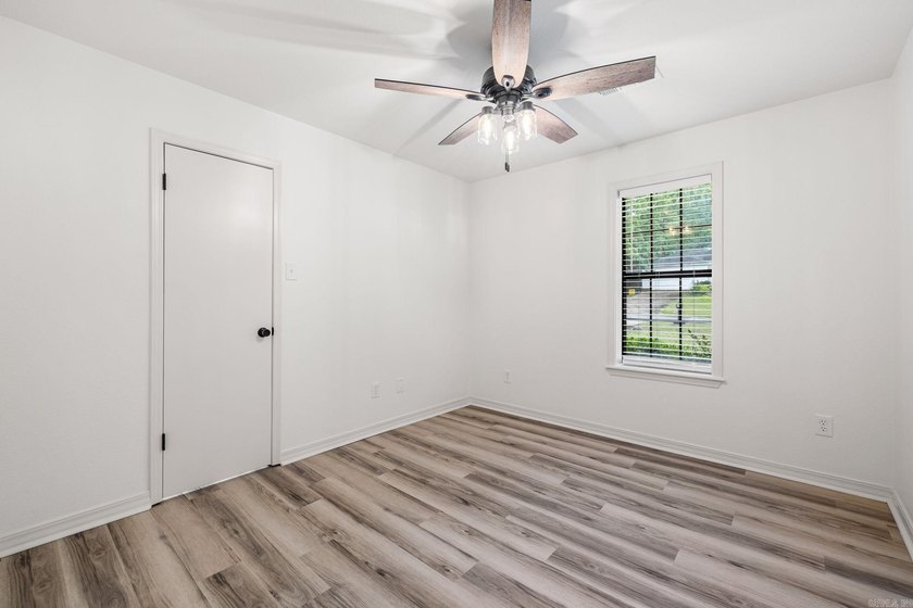 Beautifully remodeled 3 bedroom, 2 bathroom home offering 1,571 - photo 22