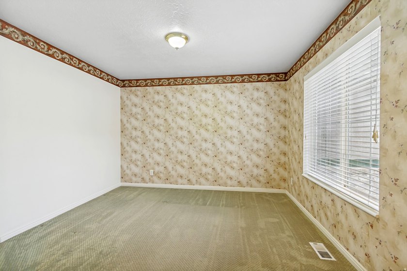 This beautiful well-maintained home features a primary suite - photo 6