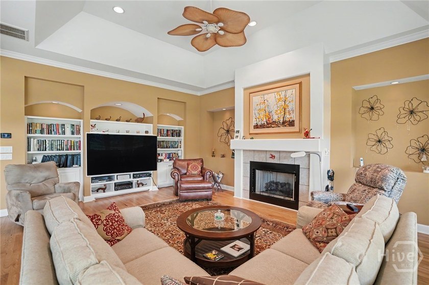 Welcome to this beautiful custom home perfectly situated on a - photo 11