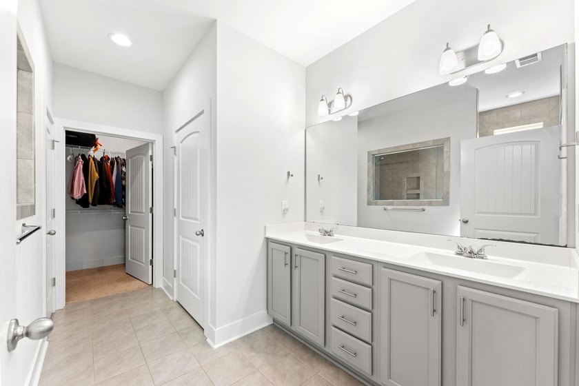 Welcome to this beautifully maintained 3 Bedroom and 2 Bath home - photo 16