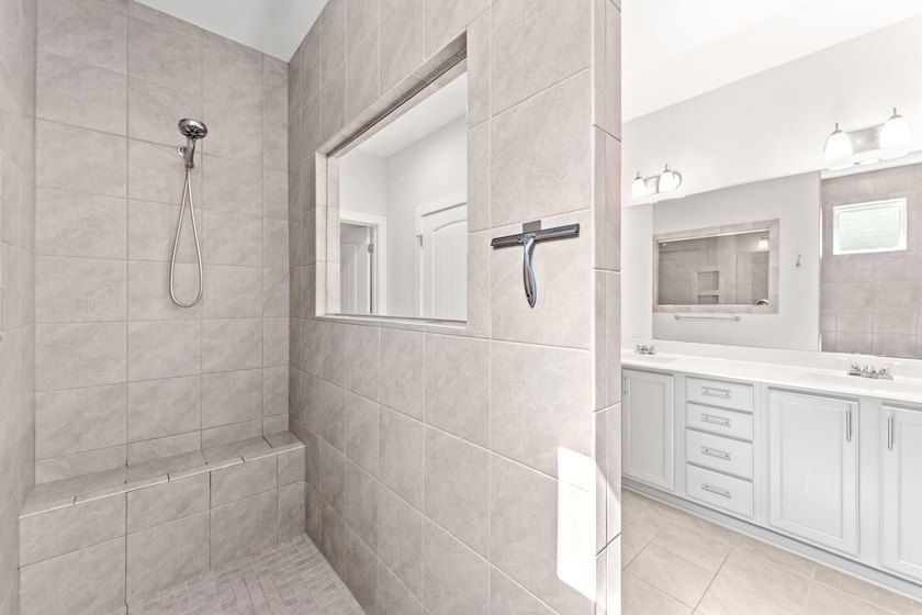 Welcome to this beautifully maintained 3 Bedroom and 2 Bath home - photo 17