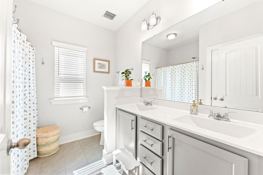 Welcome to this beautifully maintained 3 Bedroom and 2 Bath home - photo 19