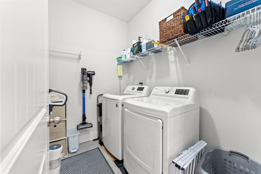 Welcome to this beautifully maintained 3 Bedroom and 2 Bath home - photo 21