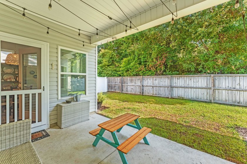 Welcome to this beautifully maintained 3 Bedroom and 2 Bath home - photo 23