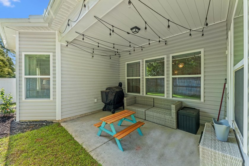 Welcome to this beautifully maintained 3 Bedroom and 2 Bath home - photo 24