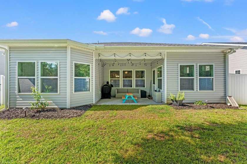 Welcome to this beautifully maintained 3 Bedroom and 2 Bath home - photo 25