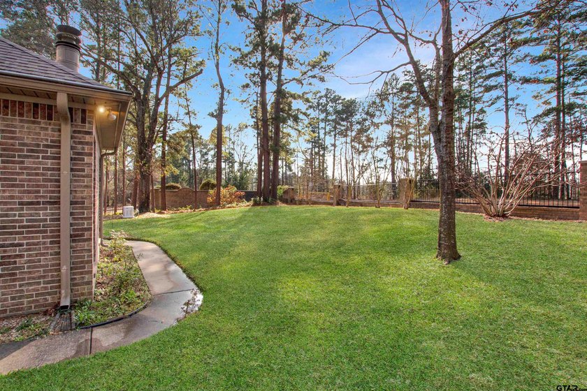 Welcome to this impressive 3-bedroom, 2.5-bath home with a 2-car - photo 43