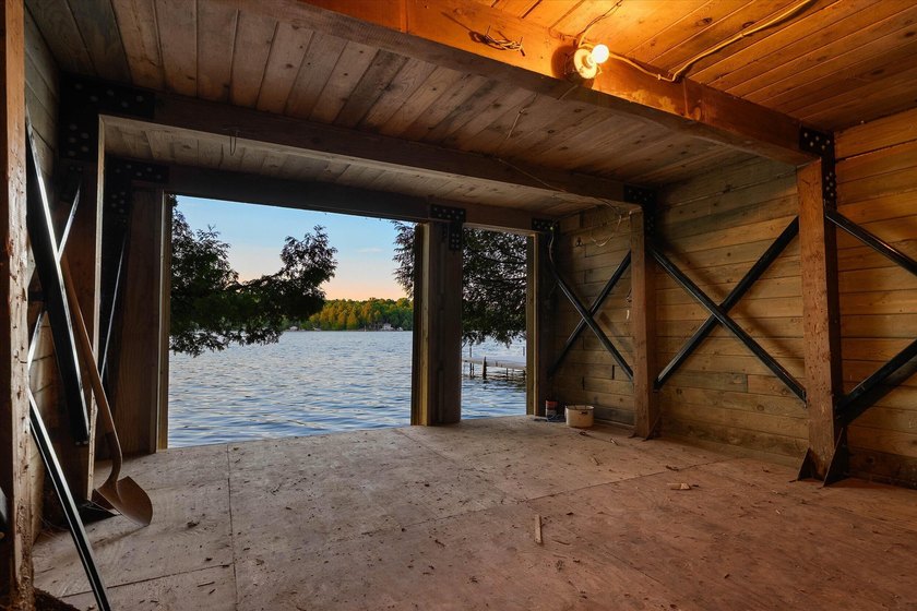 Create a lifetime of memories living the lake life on the - photo 8