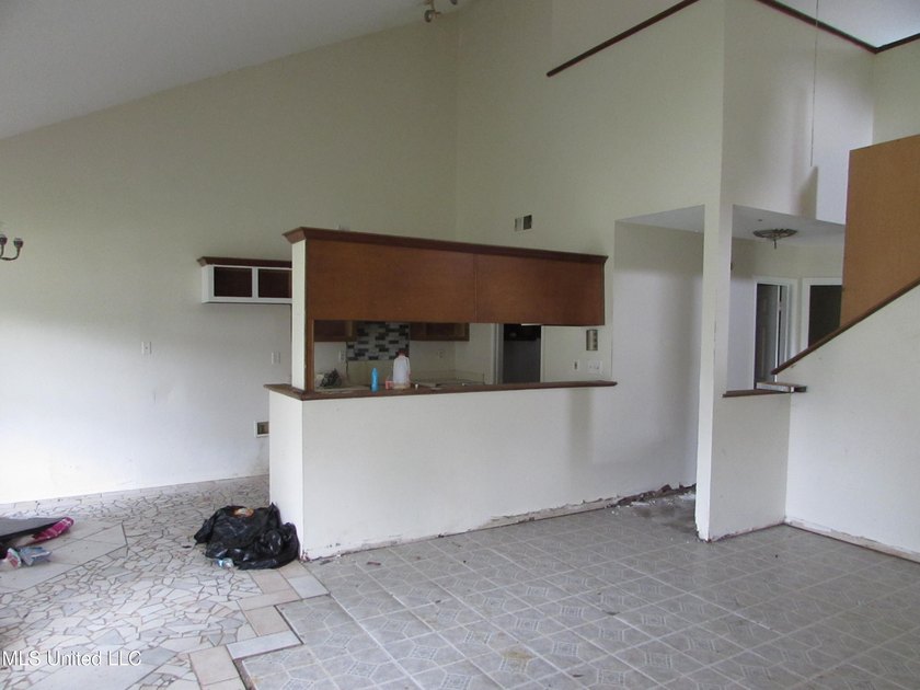 3 bedroom 2 bath fixer upper in a nice neighborhood with a - photo 22