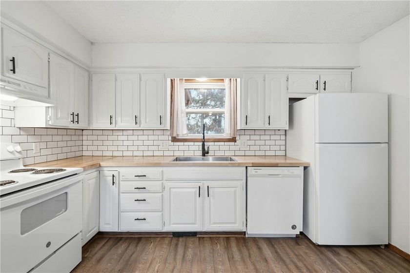 Updated golf-course duplex with strong income potential and - photo 20