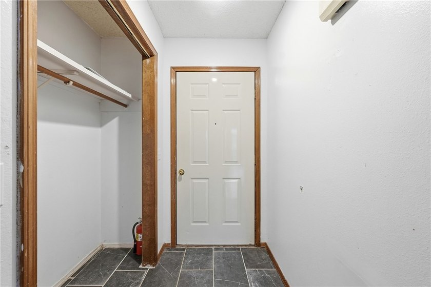 Updated golf-course duplex with strong income potential and - photo 26