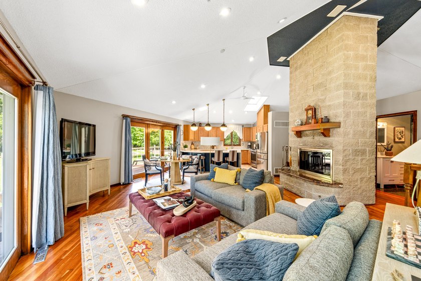 Welcome Home to your private golf course in this small community - photo 8