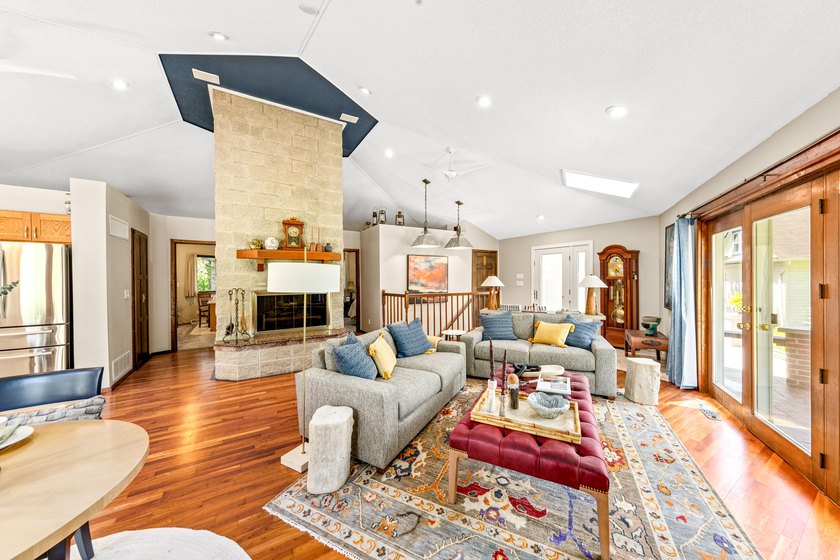 Welcome Home to your private golf course in this small community - photo 10