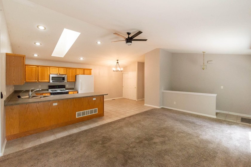 Rare opportunity to own a well maintained side by side duplex in - photo 6